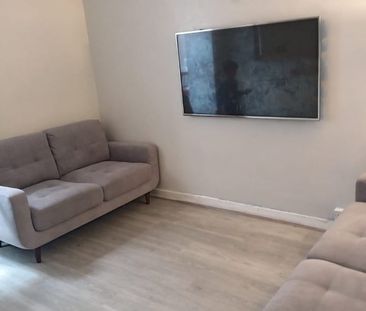 Room in a Shared House, Victoria Road, IG11 - Photo 2