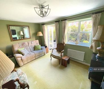 3 bedroom semi-detached house to rent - Photo 2