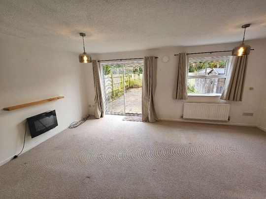 3 bedroom semi-detached house to rent - Photo 1