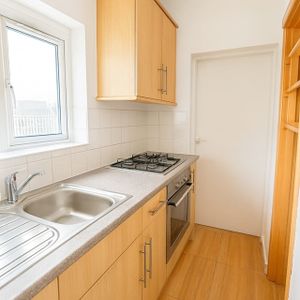 Studio Flat, Church Lane, E11 - Photo 2