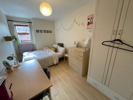 3 Bedroom Flat for rent in Belle Vue Road - Photo 3