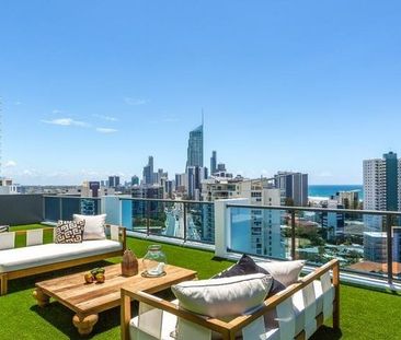 Stunning Penthouse Living in Surfers Paradise - Photo 3