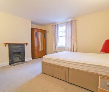 A 1 Bedroom Flat in St Luke`s Road GL53 7JJ - Photo 2