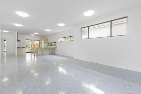 Large Family Home - Photo 2