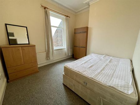 3 bedroom flat to rent - Photo 4