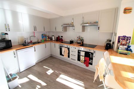 House - Townhouse For Rent Belmont Street, Southsea - Photo 2