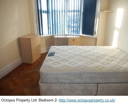 3 bedroom flat to rent - Photo 3