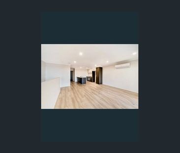 Stunning East-Facing Double-Storey Townhouse in Elements Estate, Tr... - Photo 6