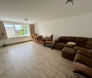 2 bed flat to rent in The Rutts, Bushey Heath, WD23 - Photo 1