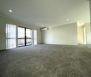 Spacious 5-Bedroom Family Home - Photo 1