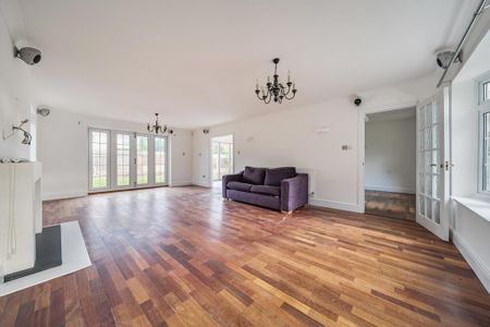 4 bedroom detached house to rent - Photo 3