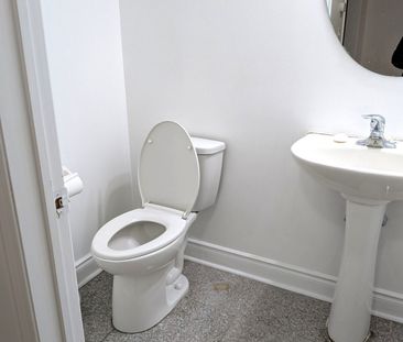 For Lease - 21 Wilkes Crescent, Toronto, Ontario - Photo 4