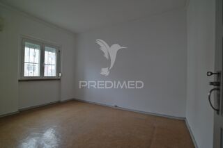 Apartment 2 bedrooms for rent Venteira Amadora - lots of natural light, air conditioning, kitchen - Photo 5