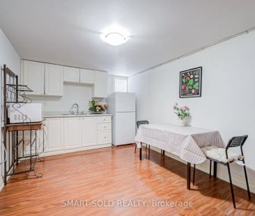 213 Maplehurst Avenue #Lower - Photo 2