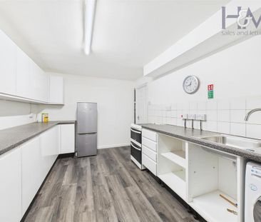 4 bedroom terraced house to rent - Photo 3
