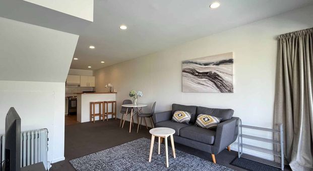 Clean and Tidy Two-Bedroom Apartment with Stunning Views - Photo 1