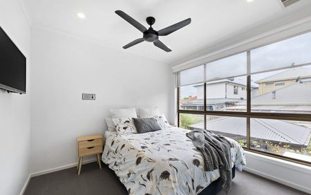 10 Mallinson Court, Airport West VIC 3042 - Photo 2