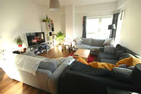 Skyline Plaza, Town Centre, Basingstoke, Hants, RG21 - Photo 2