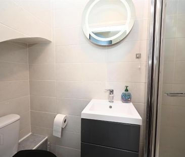 Room 5, 9 Eglantine Avenue, Belfast, BT9 6DW - Photo 6