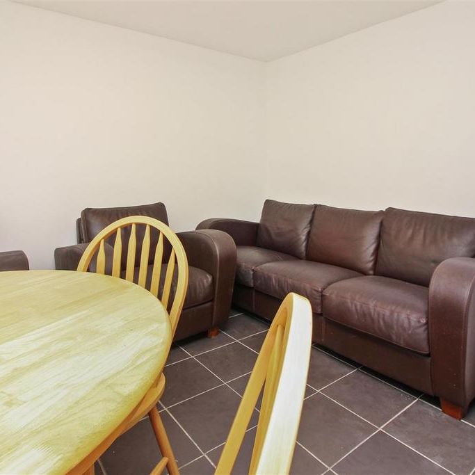 4 bedroom semi-detached house to rent - Photo 1