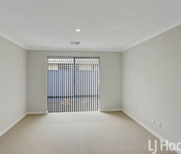 Large Stunning Family Home - Sought After Estate - Photo 2