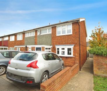 3 bedroom end of terrace house to rent - Photo 4