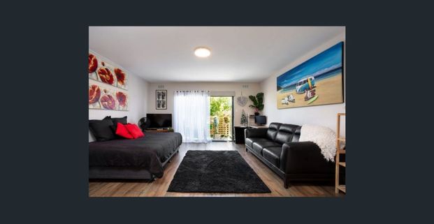 PRIME LOCATION - CRAWLEY - Photo 1