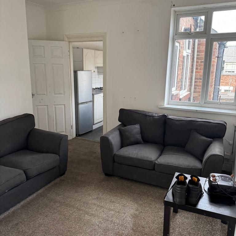 3 bedroom apartment to rent - Photo 1