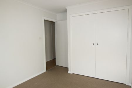 Freestanding Three Bedroom Ensuite Townhouse - Photo 4