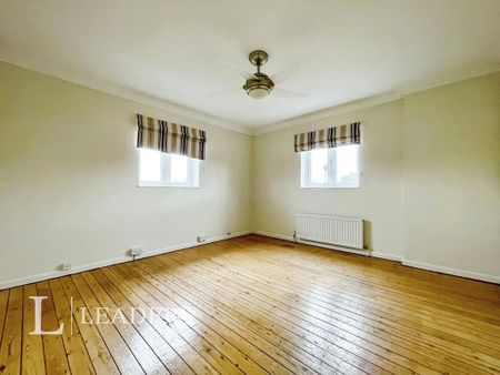 4 bedroom detached house to rent - Photo 2