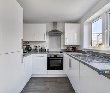 3 bedroom semi-detached house to rent - Photo 4