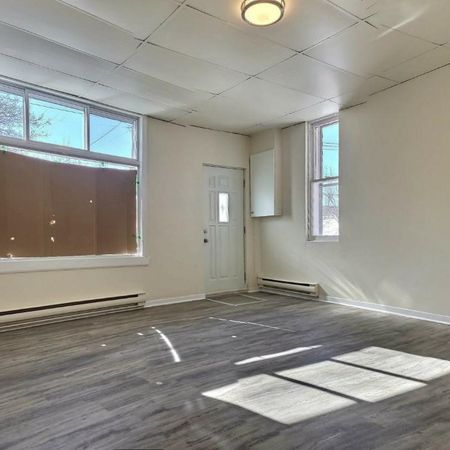 Maisonnette rénovée près du Métro Charlevoix à Montréal - Photo 4