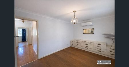 Spacious & Well-Maintained Original Home in a Convenient Kingswood Location - Photo 5