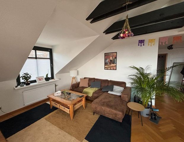 Helle 2,5 Wohnung mit Balkon und schöner Aussicht - Photo 1