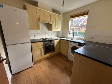 Bell Chase, Aldershot, Hampshire, GU11 - Photo 3