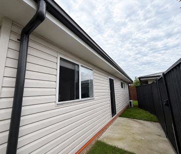 MODERN & COZY TWO BEDROOM GRANNY FLAT - Photo 6