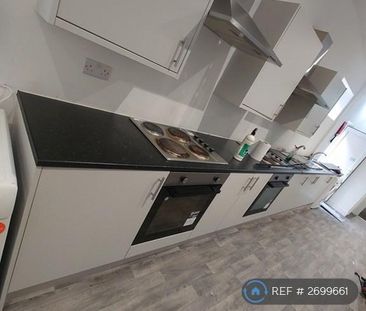 1 bedroom in a house share to rent - Photo 2