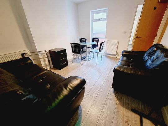 4 Bed Student Accommodation - Photo 1