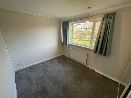 3 bedroom end of terrace house to rent - Photo 3
