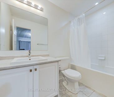 Townhouse For Lease | N8075244 - Photo 6