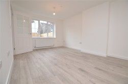 3 Bed Property To Rent - Photo 4