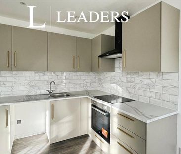 3 bedroom flat to rent - Photo 6