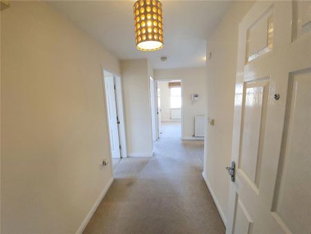 3 bedroom flat to rent - Photo 2