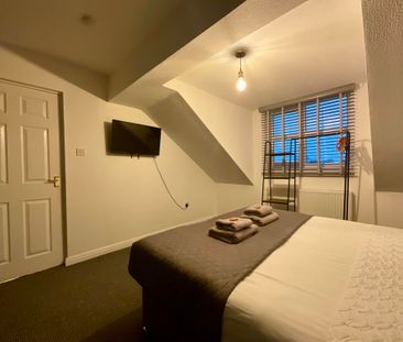 3 bedroom Mid Terraced House to let - Photo 6