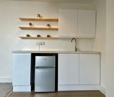 Room in a Shared House, College Road, RG6 - Photo 1