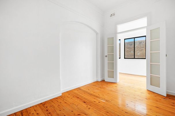 Stylish Ground-Floor Apartment in the Heart of Marrickville - Photo 1