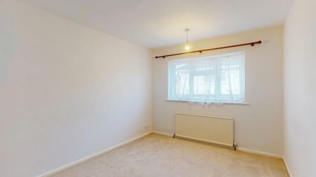 3 bedroom detached bungalow to rent - Photo 3