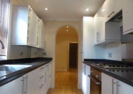 A one bedroom ground floor apartment to rent, benefiting from a private garden. - Photo 3