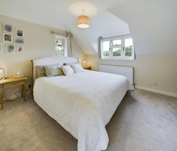 4 bedroom semi-detached house to rent - Photo 6