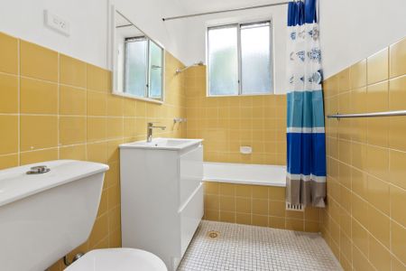 One-Bedroom Hideaway with Exclusive Courtyard Access - Photo 5